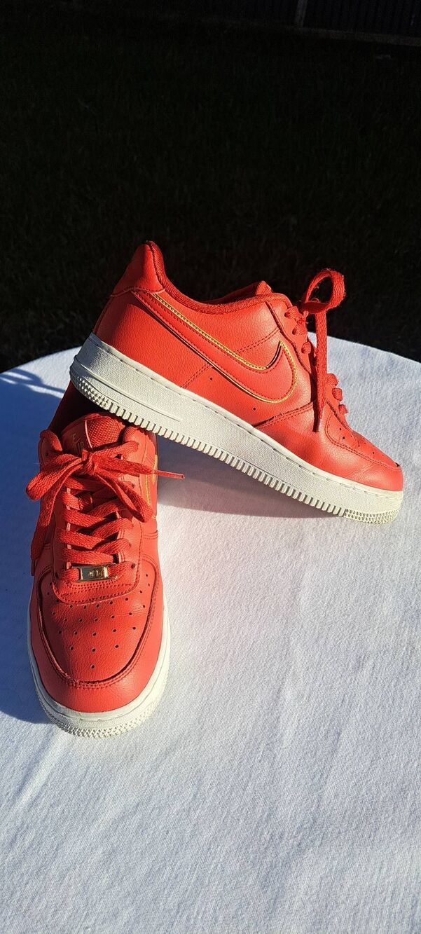 Nike Air Force 1 ’07 Essential Red Gold Swoosh Women’s Size 8.5 AO2132-602